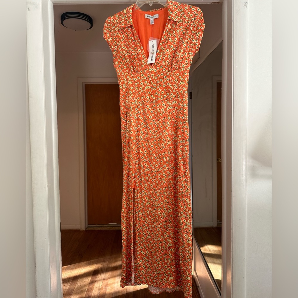 Never worn Urban Outfitters Medium Floral Dress with cinched waist.